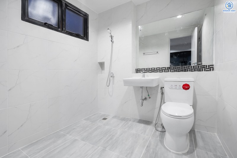 บ้านมือสองตกแต่งใหม่ LH เนื้อที่ 80 ตร.ว. โครงการ ชลลดา บางบัวทอง-รัตนาธิเบศร์ บ้านเดี่ยวสไตล์อบอุ่น รองรับกับทุกความสุข บนพื้นที่ใช้สอยกว้างเป็นพิเศษกว่า 200 ตร.ม. ฟังก์ชั่น 4นอน 2น้ำ พร้อม facilitys ครบครัน บนทำเลศักยภาพ เชื่อมต่อหลายเส้นทาง ใกล้เซ็นทรัลเวสต์เกต และ MRT สถานีบางพลู