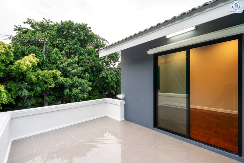 บ้านมือสองตกแต่งใหม่ LH เนื้อที่ 80 ตร.ว. โครงการ ชลลดา บางบัวทอง-รัตนาธิเบศร์ บ้านเดี่ยวสไตล์อบอุ่น รองรับกับทุกความสุข บนพื้นที่ใช้สอยกว้างเป็นพิเศษกว่า 200 ตร.ม. ฟังก์ชั่น 4นอน 2น้ำ พร้อม facilitys ครบครัน บนทำเลศักยภาพ เชื่อมต่อหลายเส้นทาง ใกล้เซ็นทรัลเวสต์เกต และ MRT สถานีบางพลู