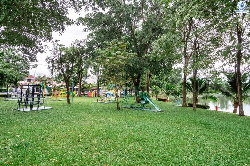 บ้านมือสองตกแต่งใหม่ LH เนื้อที่ 80 ตร.ว. โครงการ ชลลดา บางบัวทอง-รัตนาธิเบศร์ บ้านเดี่ยวสไตล์อบอุ่น รองรับกับทุกความสุข บนพื้นที่ใช้สอยกว้างเป็นพิเศษกว่า 200 ตร.ม. ฟังก์ชั่น 4นอน 2น้ำ พร้อม facilitys ครบครัน บนทำเลศักยภาพ เชื่อมต่อหลายเส้นทาง ใกล้เซ็นทรัลเวสต์เกต และ MRT สถานีบางพลู