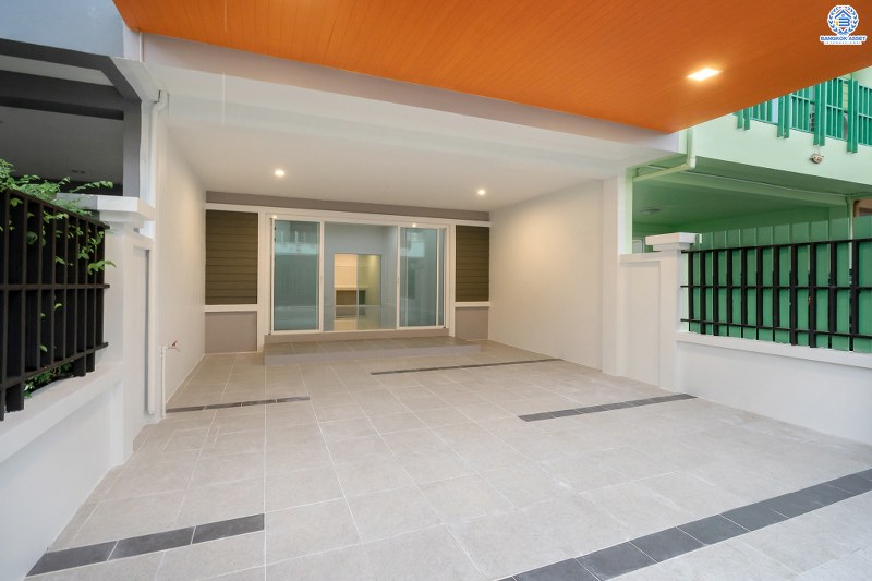 บ้านมือสองตกแต่งใหม่ โครงการ นวนิช แจ้งวัฒนะ ตกแต่งพร้อมอยู่ เนื้อที่ 20.5 ตร.ว. ฟังก์ชั่น 3 ห้องนอน 3 ห้องน้ำ 2 ที่จอดรถ ราคาสุดคุ้ม! บนทำเลย่านแจ้งวัฒนะ ใกล้เซ็นทรัลฯ เมืองทอง และทางด่วนแจ้งวัฒนะ ราคาหายากในย่านนี้ เพียง 3 ล้านต้นๆ เท่านั้น!