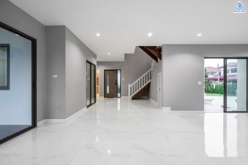 บ้านมือสองตกแต่งใหม่ ที่ดินแปลงใหญ่ 133 ตร.ว. คุณภาพจากแบรนด์ LH โครงการ ชลลดา บางบัวทอง-รัตนาธิเบศร์ ตกแต่งใหม่ ดีไซน์หรู บนพื้นที่ใช้สอยกว้างเป็นพิเศษกว่า 300 ตร.ม. ฟังก์ชั่นจัดเต็ม 6 ที่จอดรถ บนทำเลศักยภาพ เชื่อมต่อหลายเส้นทาง ใกล้เซ็นทรัลเวสต์เกต และ MRT สถานีบางพลู