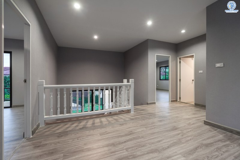 บ้านมือสองตกแต่งใหม่ ที่ดินแปลงใหญ่ 133 ตร.ว. คุณภาพจากแบรนด์ LH โครงการ ชลลดา บางบัวทอง-รัตนาธิเบศร์ ตกแต่งใหม่ ดีไซน์หรู บนพื้นที่ใช้สอยกว้างเป็นพิเศษกว่า 300 ตร.ม. ฟังก์ชั่นจัดเต็ม 6 ที่จอดรถ บนทำเลศักยภาพ เชื่อมต่อหลายเส้นทาง ใกล้เซ็นทรัลเวสต์เกต และ MRT สถานีบางพลู