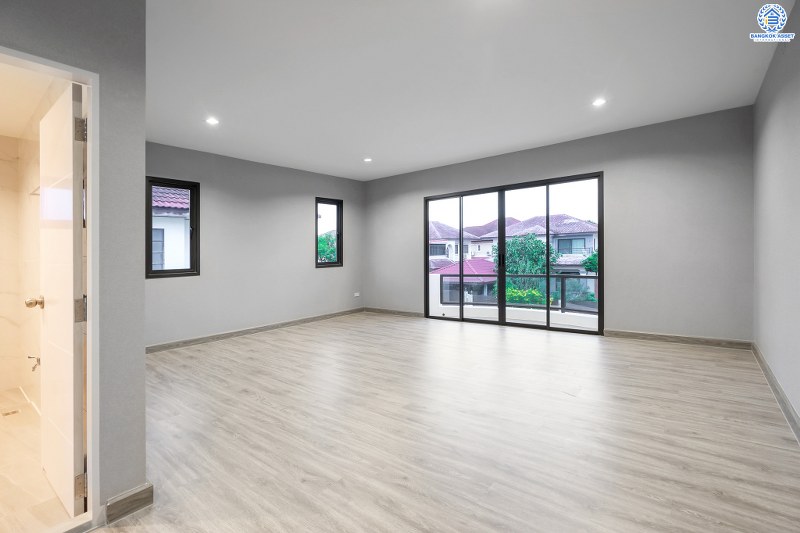 บ้านมือสองตกแต่งใหม่ ที่ดินแปลงใหญ่ 133 ตร.ว. คุณภาพจากแบรนด์ LH โครงการ ชลลดา บางบัวทอง-รัตนาธิเบศร์ ตกแต่งใหม่ ดีไซน์หรู บนพื้นที่ใช้สอยกว้างเป็นพิเศษกว่า 300 ตร.ม. ฟังก์ชั่นจัดเต็ม 6 ที่จอดรถ บนทำเลศักยภาพ เชื่อมต่อหลายเส้นทาง ใกล้เซ็นทรัลเวสต์เกต และ MRT สถานีบางพลู