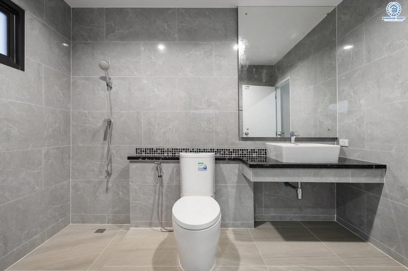 บ้านมือสองตกแต่งใหม่ ที่ดินแปลงใหญ่ 133 ตร.ว. คุณภาพจากแบรนด์ LH โครงการ ชลลดา บางบัวทอง-รัตนาธิเบศร์ ตกแต่งใหม่ ดีไซน์หรู บนพื้นที่ใช้สอยกว้างเป็นพิเศษกว่า 300 ตร.ม. ฟังก์ชั่นจัดเต็ม 6 ที่จอดรถ บนทำเลศักยภาพ เชื่อมต่อหลายเส้นทาง ใกล้เซ็นทรัลเวสต์เกต และ MRT สถานีบางพลู