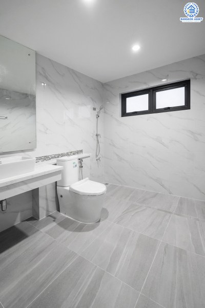 บ้านมือสองตกแต่งใหม่ ที่ดินแปลงใหญ่ 133 ตร.ว. คุณภาพจากแบรนด์ LH โครงการ ชลลดา บางบัวทอง-รัตนาธิเบศร์ ตกแต่งใหม่ ดีไซน์หรู บนพื้นที่ใช้สอยกว้างเป็นพิเศษกว่า 300 ตร.ม. ฟังก์ชั่นจัดเต็ม 6 ที่จอดรถ บนทำเลศักยภาพ เชื่อมต่อหลายเส้นทาง ใกล้เซ็นทรัลเวสต์เกต และ MRT สถานีบางพลู