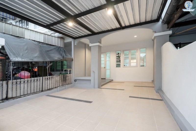 บ้านมือสองตกแต่งใหม่ ทำเลโซนเมือง หายากบนถนนสามัคคี! ม.บ้านประชาชื่น (ประชาชื่น-สามัคคี) ตกแต่งใหม่ จัดเต็มพร้อมอยู่ เนื้อที่ 17 ตร.ว. 2 ห้องนอน 2 ห้องน้ำ มีครัวเคาน์เตอร์ โรงรถฯลฯ สะดวกสบาย เชื่อมต่อหลายเส้นทาง ใกล้ ม.ธุรกิจ และทางด่วนงามวงศ์วาน