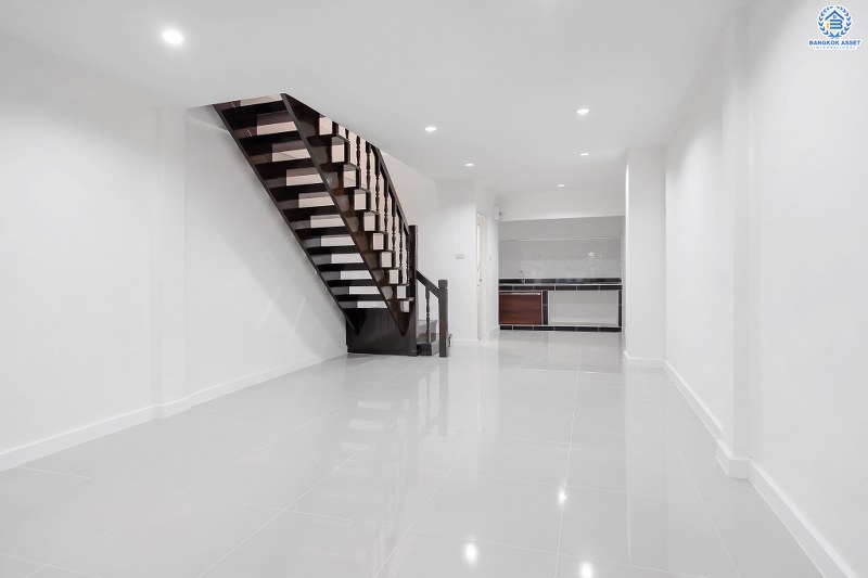 บ้านมือสองตกแต่งใหม่ ทำเลโซนเมือง หายากบนถนนสามัคคี! ม.บ้านประชาชื่น (ประชาชื่น-สามัคคี) ตกแต่งใหม่ จัดเต็มพร้อมอยู่ เนื้อที่ 17 ตร.ว. 2 ห้องนอน 2 ห้องน้ำ มีครัวเคาน์เตอร์ โรงรถฯลฯ สะดวกสบาย เชื่อมต่อหลายเส้นทาง ใกล้ ม.ธุรกิจ และทางด่วนงามวงศ์วาน