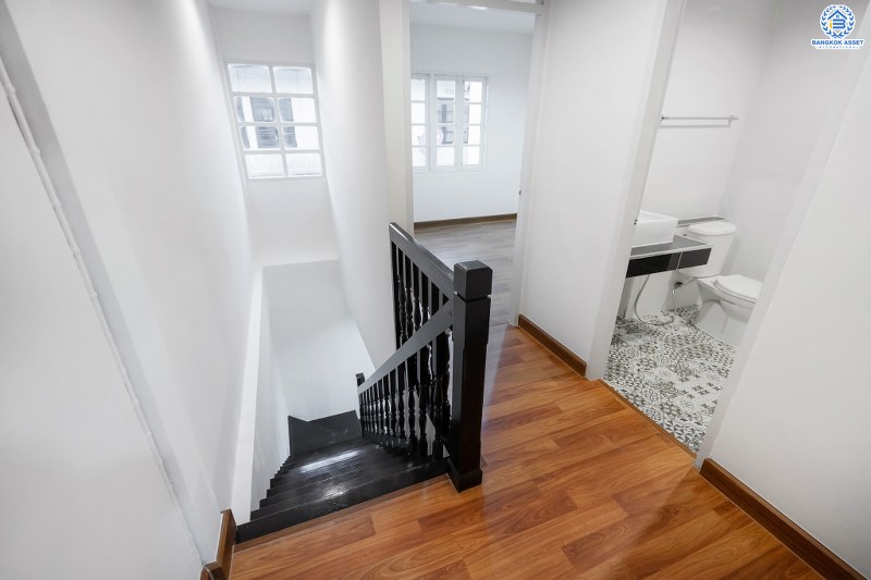 บ้านมือสองตกแต่งใหม่ ทำเลโซนเมือง หายากบนถนนสามัคคี! ม.บ้านประชาชื่น (ประชาชื่น-สามัคคี) ตกแต่งใหม่ จัดเต็มพร้อมอยู่ เนื้อที่ 17 ตร.ว. 2 ห้องนอน 2 ห้องน้ำ มีครัวเคาน์เตอร์ โรงรถฯลฯ สะดวกสบาย เชื่อมต่อหลายเส้นทาง ใกล้ ม.ธุรกิจ และทางด่วนงามวงศ์วาน