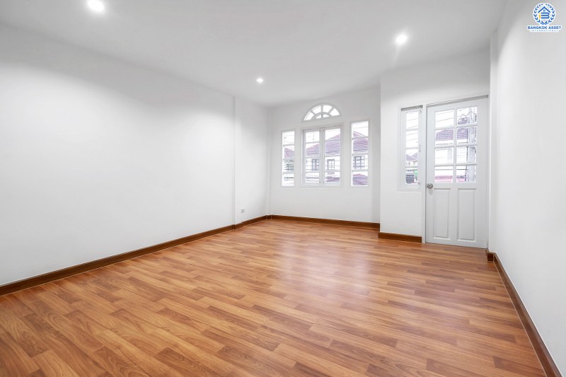 บ้านมือสองตกแต่งใหม่ ทำเลโซนเมือง หายากบนถนนสามัคคี! ม.บ้านประชาชื่น (ประชาชื่น-สามัคคี) ตกแต่งใหม่ จัดเต็มพร้อมอยู่ เนื้อที่ 17 ตร.ว. 2 ห้องนอน 2 ห้องน้ำ มีครัวเคาน์เตอร์ โรงรถฯลฯ สะดวกสบาย เชื่อมต่อหลายเส้นทาง ใกล้ ม.ธุรกิจ และทางด่วนงามวงศ์วาน