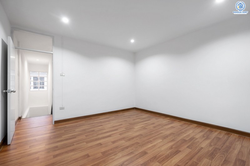 บ้านมือสองตกแต่งใหม่ ทำเลโซนเมือง หายากบนถนนสามัคคี! ม.บ้านประชาชื่น (ประชาชื่น-สามัคคี) ตกแต่งใหม่ จัดเต็มพร้อมอยู่ เนื้อที่ 17 ตร.ว. 2 ห้องนอน 2 ห้องน้ำ มีครัวเคาน์เตอร์ โรงรถฯลฯ สะดวกสบาย เชื่อมต่อหลายเส้นทาง ใกล้ ม.ธุรกิจ และทางด่วนงามวงศ์วาน