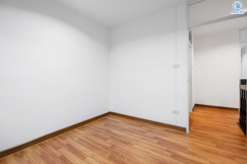 บ้านมือสองตกแต่งใหม่ ทำเลโซนเมือง หายากบนถนนสามัคคี! ม.บ้านประชาชื่น (ประชาชื่น-สามัคคี) ตกแต่งใหม่ จัดเต็มพร้อมอยู่ เนื้อที่ 17 ตร.ว. 2 ห้องนอน 2 ห้องน้ำ มีครัวเคาน์เตอร์ โรงรถฯลฯ สะดวกสบาย เชื่อมต่อหลายเส้นทาง ใกล้ ม.ธุรกิจ และทางด่วนงามวงศ์วาน