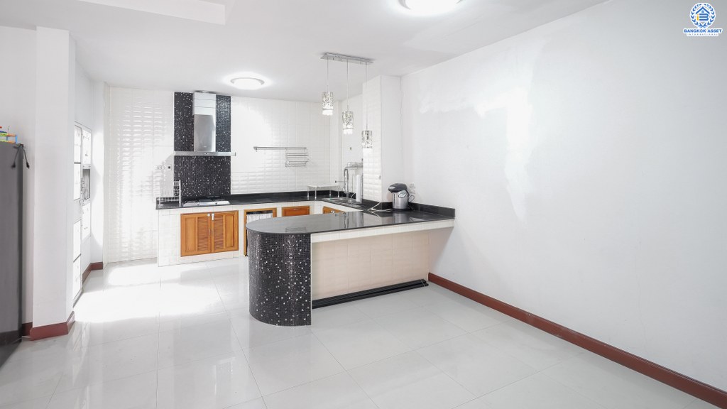 ทาวน์โฮมมือสองนนทบุรี 3 ชั้น ย่านพระราม5! โครงการ นนทรีซิตี้ พระราม5-นครอินทร์ บ้านสวยพร้อมอยู่ บนเนื้อที่ 25 ตร.ว. ภายในกว้างขวาง แบ่งเป็นสัดส่วน ครบทุกฟังก์ชั่นการใช้งานถึง! 3 ห้องนอน 3 ห้องน้ำ 2 ที่จอดรถ แถมแอร์ 2 เครื่อง! เดินทางสะดวกสบายบนทำเลคุณภาพ เพียง 5 นาทีถึงวงเวียนพระราม5 ที่เชื่อมต่ออีกหลายหลายเส้นทางได้อย่างรวดเร็ว