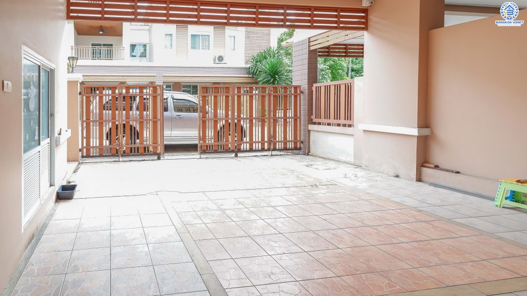 ทาวน์โฮมมือสองนนทบุรี 3 ชั้น ย่านพระราม5! โครงการ นนทรีซิตี้ พระราม5-นครอินทร์ บ้านสวยพร้อมอยู่ บนเนื้อที่ 25 ตร.ว. ภายในกว้างขวาง แบ่งเป็นสัดส่วน ครบทุกฟังก์ชั่นการใช้งานถึง! 3 ห้องนอน 3 ห้องน้ำ 2 ที่จอดรถ แถมแอร์ 2 เครื่อง! เดินทางสะดวกสบายบนทำเลคุณภาพ เพียง 5 นาทีถึงวงเวียนพระราม5 ที่เชื่อมต่ออีกหลายหลายเส้นทางได้อย่างรวดเร็ว