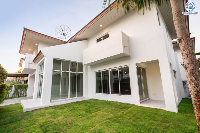 บ้านมือสองตกแต่งใหม่ สไตล์โมเดิร์น กับชีวิต...ที่ไม่ซ้ำใคร! โครงการ เดอะ เวอรีเดียนโฮม หลังใหญ่พร้อมอยู่ เนื้อที่ 75 ตร.ว. 4 ห้องนอน 4 ห้องน้ำ ห้องโถงโปร่งโล่ง ด้วยเพดานสูง ภายในตกแต่ง Built-in บนทำเลติดถนนกาญจนาภิเษก ใกล้เซ็นทรัลเวสต์เกต เพียง 5 นาทีจากทางด่วน "ศรีรัช"...