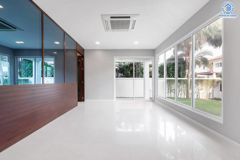 บ้านมือสองตกแต่งใหม่ สไตล์โมเดิร์น กับชีวิต...ที่ไม่ซ้ำใคร! โครงการ เดอะ เวอรีเดียนโฮม หลังใหญ่พร้อมอยู่ เนื้อที่ 75 ตร.ว. 4 ห้องนอน 4 ห้องน้ำ ห้องโถงโปร่งโล่ง ด้วยเพดานสูง ภายในตกแต่ง Built-in บนทำเลติดถนนกาญจนาภิเษก ใกล้เซ็นทรัลเวสต์เกต เพียง 5 นาทีจากทางด่วน "ศรีรัช"...