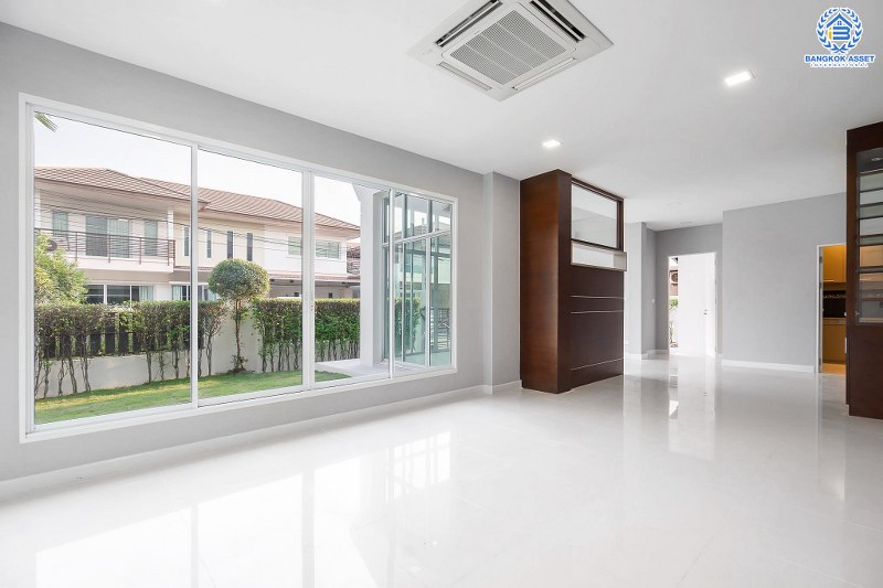 บ้านมือสองตกแต่งใหม่ สไตล์โมเดิร์น กับชีวิต...ที่ไม่ซ้ำใคร! โครงการ เดอะ เวอรีเดียนโฮม หลังใหญ่พร้อมอยู่ เนื้อที่ 75 ตร.ว. 4 ห้องนอน 4 ห้องน้ำ ห้องโถงโปร่งโล่ง ด้วยเพดานสูง ภายในตกแต่ง Built-in บนทำเลติดถนนกาญจนาภิเษก ใกล้เซ็นทรัลเวสต์เกต เพียง 5 นาทีจากทางด่วน "ศรีรัช"...