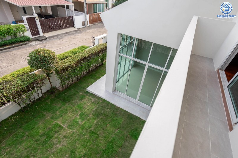 บ้านมือสองตกแต่งใหม่ สไตล์โมเดิร์น กับชีวิต...ที่ไม่ซ้ำใคร! โครงการ เดอะ เวอรีเดียนโฮม หลังใหญ่พร้อมอยู่ เนื้อที่ 75 ตร.ว. 4 ห้องนอน 4 ห้องน้ำ ห้องโถงโปร่งโล่ง ด้วยเพดานสูง ภายในตกแต่ง Built-in บนทำเลติดถนนกาญจนาภิเษก ใกล้เซ็นทรัลเวสต์เกต เพียง 5 นาทีจากทางด่วน "ศรีรัช"...