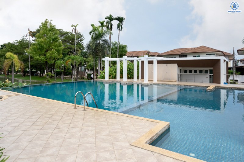 บ้านมือสองตกแต่งใหม่ สไตล์โมเดิร์น กับชีวิต...ที่ไม่ซ้ำใคร! โครงการ เดอะ เวอรีเดียนโฮม หลังใหญ่พร้อมอยู่ เนื้อที่ 75 ตร.ว. 4 ห้องนอน 4 ห้องน้ำ ห้องโถงโปร่งโล่ง ด้วยเพดานสูง ภายในตกแต่ง Built-in บนทำเลติดถนนกาญจนาภิเษก ใกล้เซ็นทรัลเวสต์เกต เพียง 5 นาทีจากทางด่วน "ศรีรัช"...