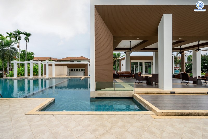 บ้านมือสองตกแต่งใหม่ สไตล์โมเดิร์น กับชีวิต...ที่ไม่ซ้ำใคร! โครงการ เดอะ เวอรีเดียนโฮม หลังใหญ่พร้อมอยู่ เนื้อที่ 75 ตร.ว. 4 ห้องนอน 4 ห้องน้ำ ห้องโถงโปร่งโล่ง ด้วยเพดานสูง ภายในตกแต่ง Built-in บนทำเลติดถนนกาญจนาภิเษก ใกล้เซ็นทรัลเวสต์เกต เพียง 5 นาทีจากทางด่วน "ศรีรัช"...