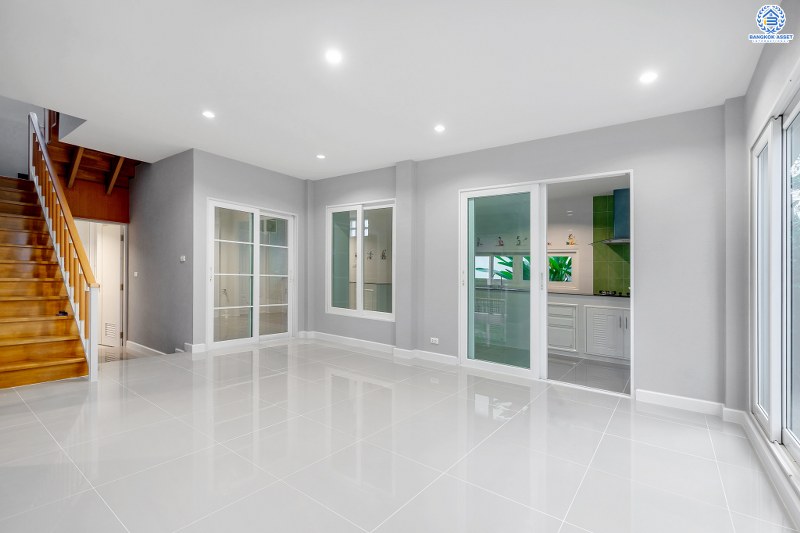 บ้านเดี่ยวมือสองนนทบุรี ตกแต่งใหม่ พร้อมสังคมคุณภาพ Q.House โครงการ คาซ่าวิลล์ ราชพฤกษ์-รัตนาธิเบศร์ เนื้อที่ 52.5 ตร.ว. ฟังก์ชั่น 3 ห้องนอน 3 ห้องน้ำ มีบิ้วท์อินครัวเคาน์เตอร์ และเครื่องดูดควัน เดินทางสะดวก บนทำเลติดถนนราชพฤกษ์ ใกล้รถไฟฟ้า สถานีบางรักน้อยท่าอิฐ