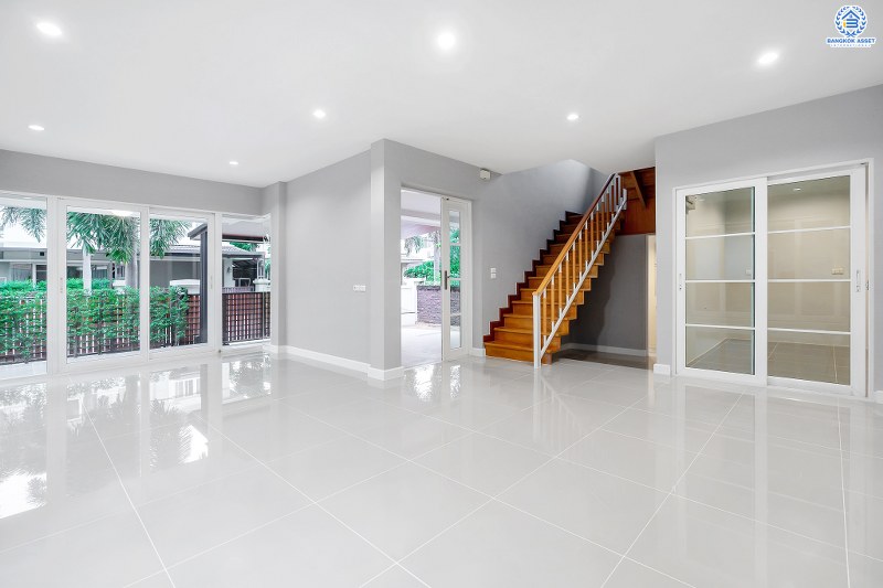 บ้านเดี่ยวมือสองนนทบุรี ตกแต่งใหม่ พร้อมสังคมคุณภาพ Q.House โครงการ คาซ่าวิลล์ ราชพฤกษ์-รัตนาธิเบศร์ เนื้อที่ 52.5 ตร.ว. ฟังก์ชั่น 3 ห้องนอน 3 ห้องน้ำ มีบิ้วท์อินครัวเคาน์เตอร์ และเครื่องดูดควัน เดินทางสะดวก บนทำเลติดถนนราชพฤกษ์ ใกล้รถไฟฟ้า สถานีบางรักน้อยท่าอิฐ