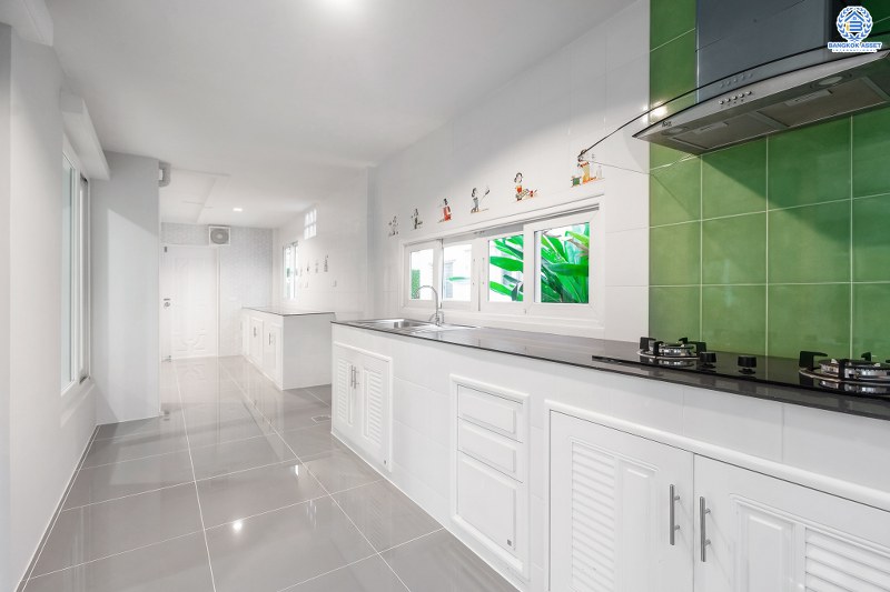 บ้านเดี่ยวมือสองนนทบุรี ตกแต่งใหม่ พร้อมสังคมคุณภาพ Q.House โครงการ คาซ่าวิลล์ ราชพฤกษ์-รัตนาธิเบศร์ เนื้อที่ 52.5 ตร.ว. ฟังก์ชั่น 3 ห้องนอน 3 ห้องน้ำ มีบิ้วท์อินครัวเคาน์เตอร์ และเครื่องดูดควัน เดินทางสะดวก บนทำเลติดถนนราชพฤกษ์ ใกล้รถไฟฟ้า สถานีบางรักน้อยท่าอิฐ