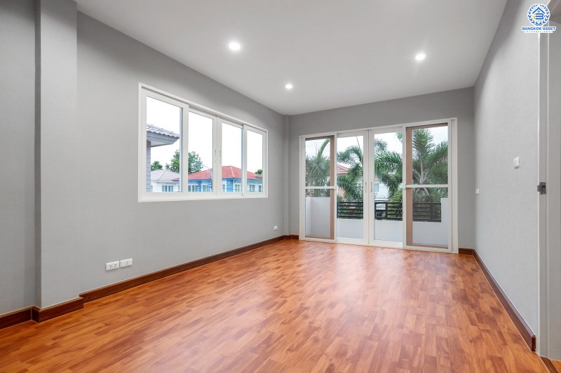 บ้านเดี่ยวมือสองนนทบุรี ตกแต่งใหม่ พร้อมสังคมคุณภาพ Q.House โครงการ คาซ่าวิลล์ ราชพฤกษ์-รัตนาธิเบศร์ เนื้อที่ 52.5 ตร.ว. ฟังก์ชั่น 3 ห้องนอน 3 ห้องน้ำ มีบิ้วท์อินครัวเคาน์เตอร์ และเครื่องดูดควัน เดินทางสะดวก บนทำเลติดถนนราชพฤกษ์ ใกล้รถไฟฟ้า สถานีบางรักน้อยท่าอิฐ