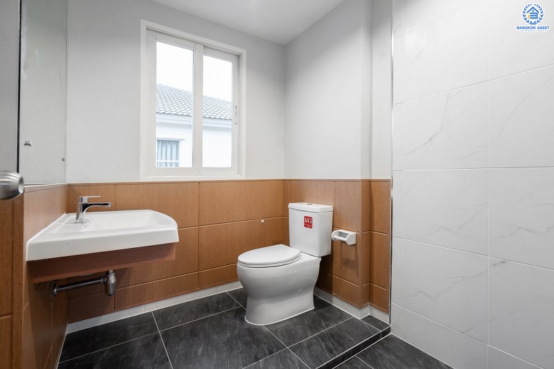 บ้านเดี่ยวมือสองนนทบุรี ตกแต่งใหม่ พร้อมสังคมคุณภาพ Q.House โครงการ คาซ่าวิลล์ ราชพฤกษ์-รัตนาธิเบศร์ เนื้อที่ 52.5 ตร.ว. ฟังก์ชั่น 3 ห้องนอน 3 ห้องน้ำ มีบิ้วท์อินครัวเคาน์เตอร์ และเครื่องดูดควัน เดินทางสะดวก บนทำเลติดถนนราชพฤกษ์ ใกล้รถไฟฟ้า สถานีบางรักน้อยท่าอิฐ