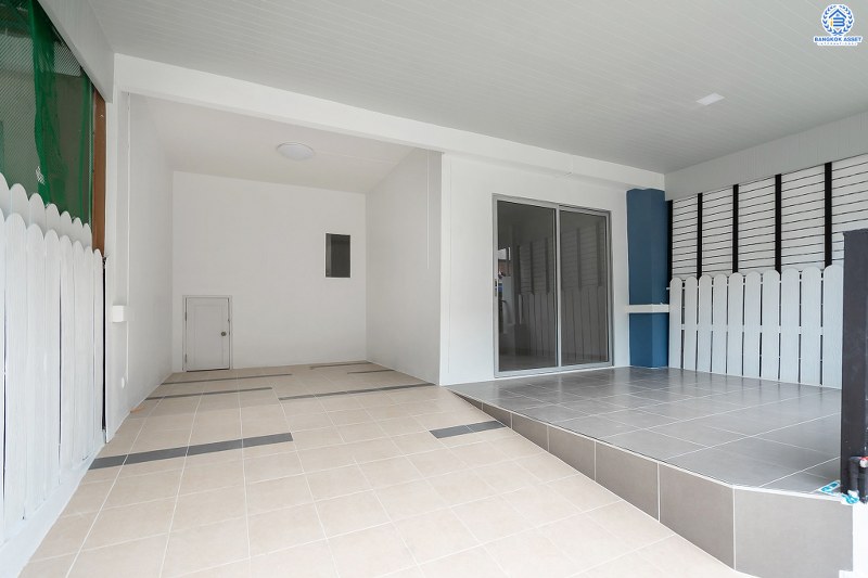 บ้านมือสองตกแต่งใหม่ ราคาคุ้มมาก ม.พฤกษา49/1 บางใหญ่-เซ็นทรัลเวสต์เกต บ้านตกแต่งจัดเต็ม ให้แบบพร้อมอยู่ ฟังก์ชั่นครบ ทั้งครัวเคาน์เตอร์ และที่จอดรถ เนื้อที่ 17.4 ตร.ว. 3 ห้องนอน 2 ห้องน้ำ บนเดินทางสะดวก ใกล้เซ็นทรัลเวสต์เกต และรถไฟฟ้า สถานีตลาดบางใหญ่ ..เป็นเจ้าของได้แล้ววันนี้