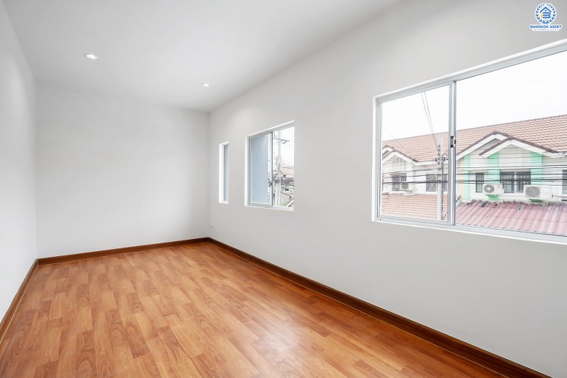 บ้านมือสองตกแต่งใหม่ ราคาคุ้มมาก ม.พฤกษา49/1 บางใหญ่-เซ็นทรัลเวสต์เกต บ้านตกแต่งจัดเต็ม ให้แบบพร้อมอยู่ ฟังก์ชั่นครบ ทั้งครัวเคาน์เตอร์ และที่จอดรถ เนื้อที่ 17.4 ตร.ว. 3 ห้องนอน 2 ห้องน้ำ บนเดินทางสะดวก ใกล้เซ็นทรัลเวสต์เกต และรถไฟฟ้า สถานีตลาดบางใหญ่ ..เป็นเจ้าของได้แล้ววันนี้