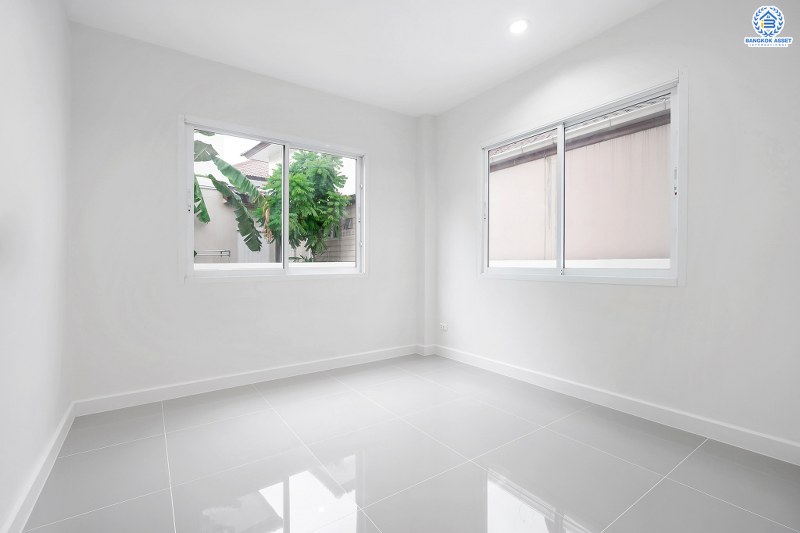 บ้านมือสองตกแต่งใหม่ ม.ประดับดาว7 รัตนาธิเบศร์-ราชพฤกษ์ ตกแต่งครบครัน พร้อมอยู่ เนื้อที่ 51.9 ตร.ว. ฟังก์ชั่น 4 ห้องนอน 3 ห้องน้ำ พร้อมห้องอเนกประสงค์ชั้นล่าง พื้นที่ใช้สอยกว้างขวาง บนทำเลที่ดีที่สุด! เพียง 1 กม. จากถนนราชพฤกษ์ ใกล้รถไฟฟ้า "บางรักน้อยท่าอิฐ" เป็นเจ้าของบ้านหลังใหม่ ใกล้เมืองได้ง่ายๆ วันนี้