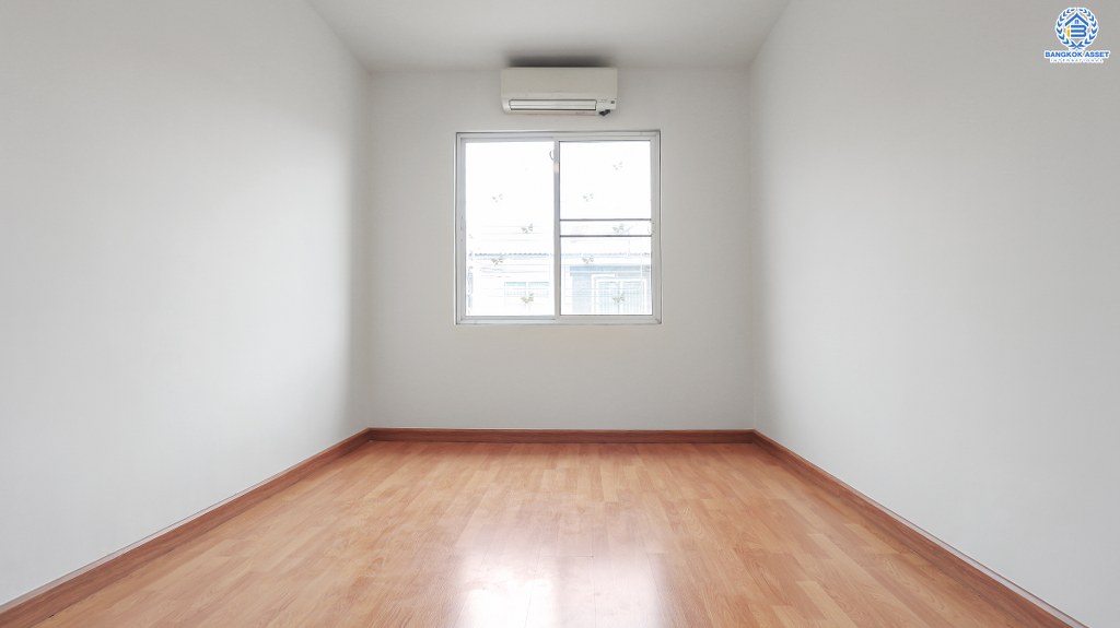 ทาวน์เฮ้าส์มือสองนนทบุรี ม.เดอะคัลเลอร์ส ติวานนท์-แจ้งวัฒนะ ราคาสุดคุ้ม เพียง 2 ล้านต้นๆ ก็ได้บ้านพร้อมอยู่ สไตล์โมเดิร์น 3 ห้องนอน คุณภาพแบรนด์ อารียา* พร้อมการเดินทางสุดสะดวก บนทำเลเชื่อมต่อหลายเส้นทาง ใกล้เซ็นทรัลแจ้งวัฒนะ และทางด่วนศรีสมาน