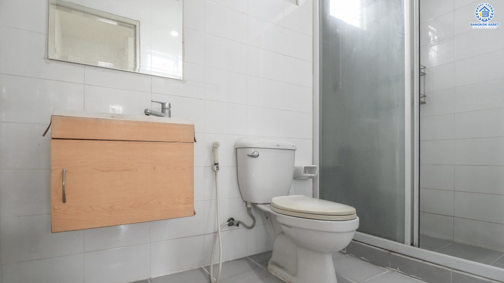 ทาวน์เฮ้าส์มือสองนนทบุรี ม.เดอะคัลเลอร์ส ติวานนท์-แจ้งวัฒนะ ราคาสุดคุ้ม เพียง 2 ล้านต้นๆ ก็ได้บ้านพร้อมอยู่ สไตล์โมเดิร์น 3 ห้องนอน คุณภาพแบรนด์ อารียา* พร้อมการเดินทางสุดสะดวก บนทำเลเชื่อมต่อหลายเส้นทาง ใกล้เซ็นทรัลแจ้งวัฒนะ และทางด่วนศรีสมาน