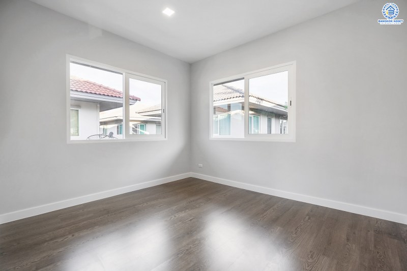 บ้านมือสองตกแต่งใหม่ สไตล์โมเดิร์น โครงการ คณาสิริ วงแหวน-พระราม5 (ซ.วัดพระเงิน) คุณภาพแบรนด์แสนสิริ* บ้านตกแต่งหรู มากฟังก์ชั่น ต่อเติมครัว โรงรถพร้อมอยู่ เนื้อที่ 50 ตร.ว. 3 ห้องนอน 2 ห้องน้ำ บนทำเลติดถนนใหญ่ ใกล้เซ็นทรัลเวสต์เกต รถไฟฟ้าสายสีม่วง และทางด่วนศรีรัช! ราคาพิเศษสุด!