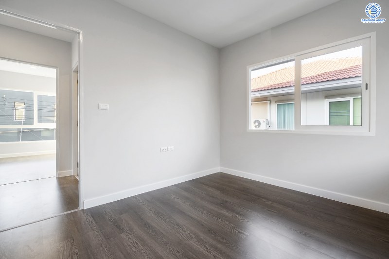 บ้านมือสองตกแต่งใหม่ สไตล์โมเดิร์น โครงการ คณาสิริ วงแหวน-พระราม5 (ซ.วัดพระเงิน) คุณภาพแบรนด์แสนสิริ* บ้านตกแต่งหรู มากฟังก์ชั่น ต่อเติมครัว โรงรถพร้อมอยู่ เนื้อที่ 50 ตร.ว. 3 ห้องนอน 2 ห้องน้ำ บนทำเลติดถนนใหญ่ ใกล้เซ็นทรัลเวสต์เกต รถไฟฟ้าสายสีม่วง และทางด่วนศรีรัช! ราคาพิเศษสุด!