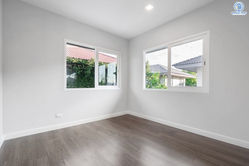 บ้านมือสองตกแต่งใหม่ สไตล์โมเดิร์น โครงการ คณาสิริ วงแหวน-พระราม5 (ซ.วัดพระเงิน) คุณภาพแบรนด์แสนสิริ* บ้านตกแต่งหรู มากฟังก์ชั่น ต่อเติมครัว โรงรถพร้อมอยู่ เนื้อที่ 50 ตร.ว. 3 ห้องนอน 2 ห้องน้ำ บนทำเลติดถนนใหญ่ ใกล้เซ็นทรัลเวสต์เกต รถไฟฟ้าสายสีม่วง และทางด่วนศรีรัช! ราคาพิเศษสุด!