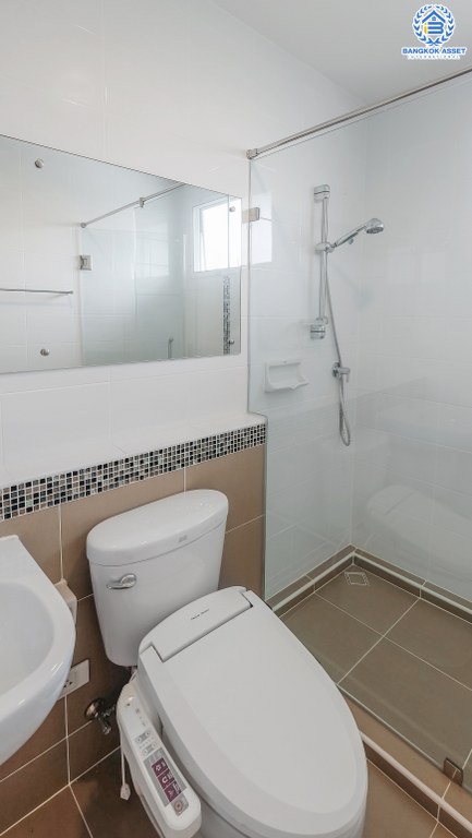 บ้านเดี่ยวมือสองนนทบุรี คุณภาพ LH ม.อินนิซิโอ2 ปิ่นเกล้า-วงแหวน (ซ.วัดส้มเกลี้ยง) แปลงมุม! ไม่เคยเข้าอยู่ ดีไซน์ทันสมัย เนื้อที่ 55.5 ตร.ว. 2 ที่จอดรถ พื้นที่ใช้สอยกว้างขวาง พร้อมกับทุกการใช้ชีวิต บนทำเลศักยภาพ เข้า-ออกได้ทั้งทาง ถ.กาญจนาภิเษก และศาลายา ใกล้ทางด่วน "ศรีรัช"