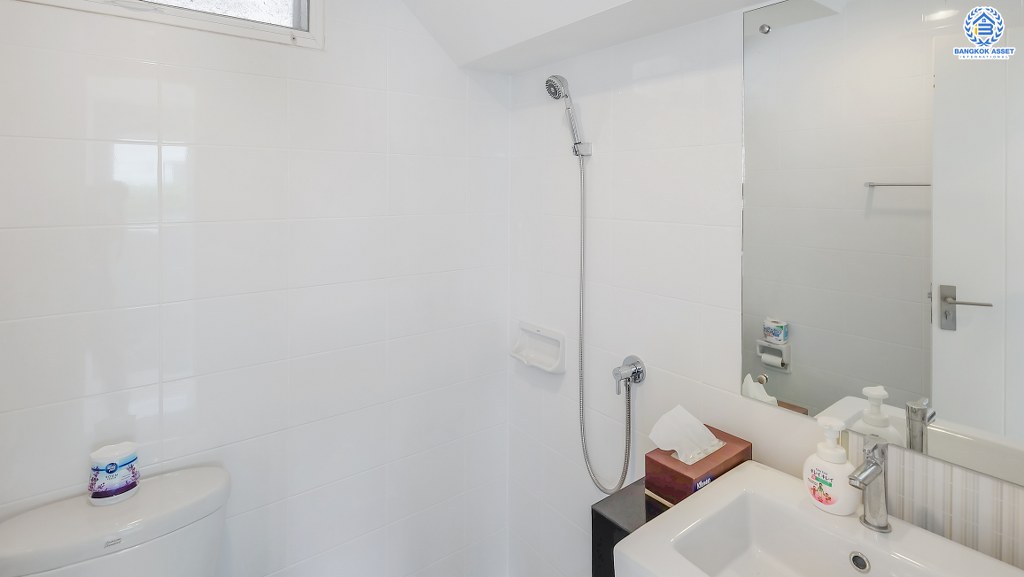 บ้านเดี่ยวมือสองนนทบุรี คุณภาพ LH ม.อินนิซิโอ2 ปิ่นเกล้า-วงแหวน (ซ.วัดส้มเกลี้ยง) แปลงมุม! ไม่เคยเข้าอยู่ ดีไซน์ทันสมัย เนื้อที่ 55.5 ตร.ว. 2 ที่จอดรถ พื้นที่ใช้สอยกว้างขวาง พร้อมกับทุกการใช้ชีวิต บนทำเลศักยภาพ เข้า-ออกได้ทั้งทาง ถ.กาญจนาภิเษก และศาลายา ใกล้ทางด่วน "ศรีรัช"