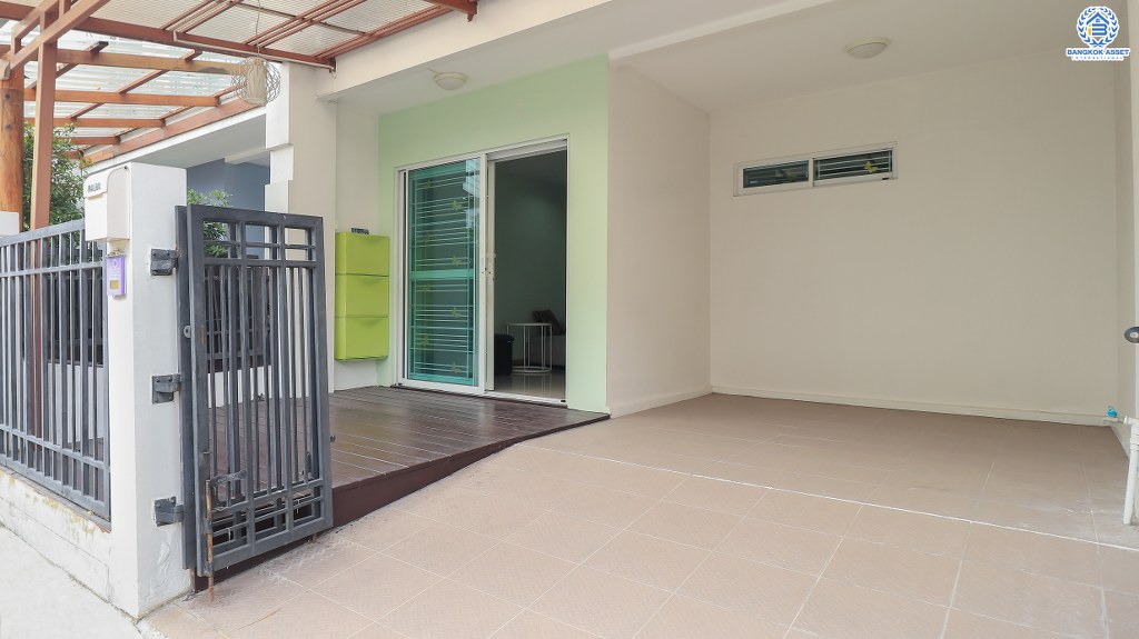 ทาวน์เฮ้าส์มือสองนนทบุรี ม.พฤกษาทาวน์เน็กซ์ ลอฟท์ ปิ่นเกล้า-สาย4 สไตล์โมเดิร์น พร้อมอยู่ เนื้อที่ 16 ตร.ว. ฟังก์ชั่น 3 ห้องนอน 2 ห้องน้ำ พร้อมบิ้วท์อินครัวเคาน์เตอร์ แถมแอร์ 3 เครื่อง ทำเลดี เดินทางสะดวก ใกล้  Central Plaza ศาลายา และ MRTส่วนต่อขยายตลิ่งชัน-ศาลายา