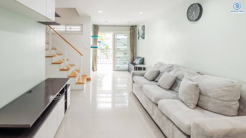 ทาวน์เฮ้าส์มือสองนนทบุรี ม.พฤกษาทาวน์เน็กซ์ ลอฟท์ ปิ่นเกล้า-สาย4 สไตล์โมเดิร์น พร้อมอยู่ เนื้อที่ 16 ตร.ว. ฟังก์ชั่น 3 ห้องนอน 2 ห้องน้ำ พร้อมบิ้วท์อินครัวเคาน์เตอร์ แถมแอร์ 3 เครื่อง ทำเลดี เดินทางสะดวก ใกล้  Central Plaza ศาลายา และ MRTส่วนต่อขยายตลิ่งชัน-ศาลายา