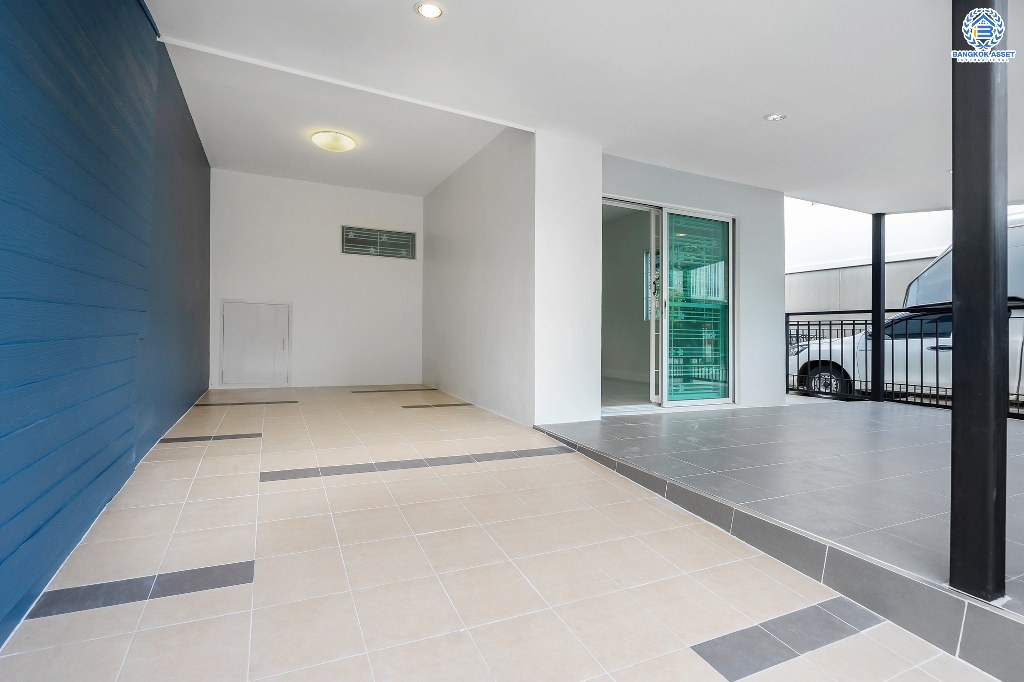 บ้านมือสองตกแต่งใหม่ ห้องมุม! ม.พฤกษาวิลล์63/1 นครอินทร์-พระราม5 สุดคุ้ม! กับบ้านพร้อมอยู่ เนื้อที่ 25.2 ตร.ว. ฟังก์ชั่น 3 ห้องนอน 2 ห้องน้ำ ครบครันทั้งครัว และโรงรถ บนทำเลโซนเมือง! เดินทางสะดวก เข้า-ออกทาง ซอยวัดสังฆทาน ใกล้สะพานพระราม5 และรถไฟฟ้าสถานี "แยกติวานนท์"...