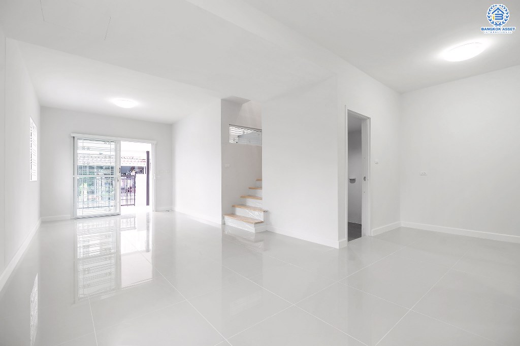 บ้านมือสองตกแต่งใหม่ ห้องมุม! ม.พฤกษาวิลล์63/1 นครอินทร์-พระราม5 สุดคุ้ม! กับบ้านพร้อมอยู่ เนื้อที่ 25.2 ตร.ว. ฟังก์ชั่น 3 ห้องนอน 2 ห้องน้ำ ครบครันทั้งครัว และโรงรถ บนทำเลโซนเมือง! เดินทางสะดวก เข้า-ออกทาง ซอยวัดสังฆทาน ใกล้สะพานพระราม5 และรถไฟฟ้าสถานี "แยกติวานนท์"...