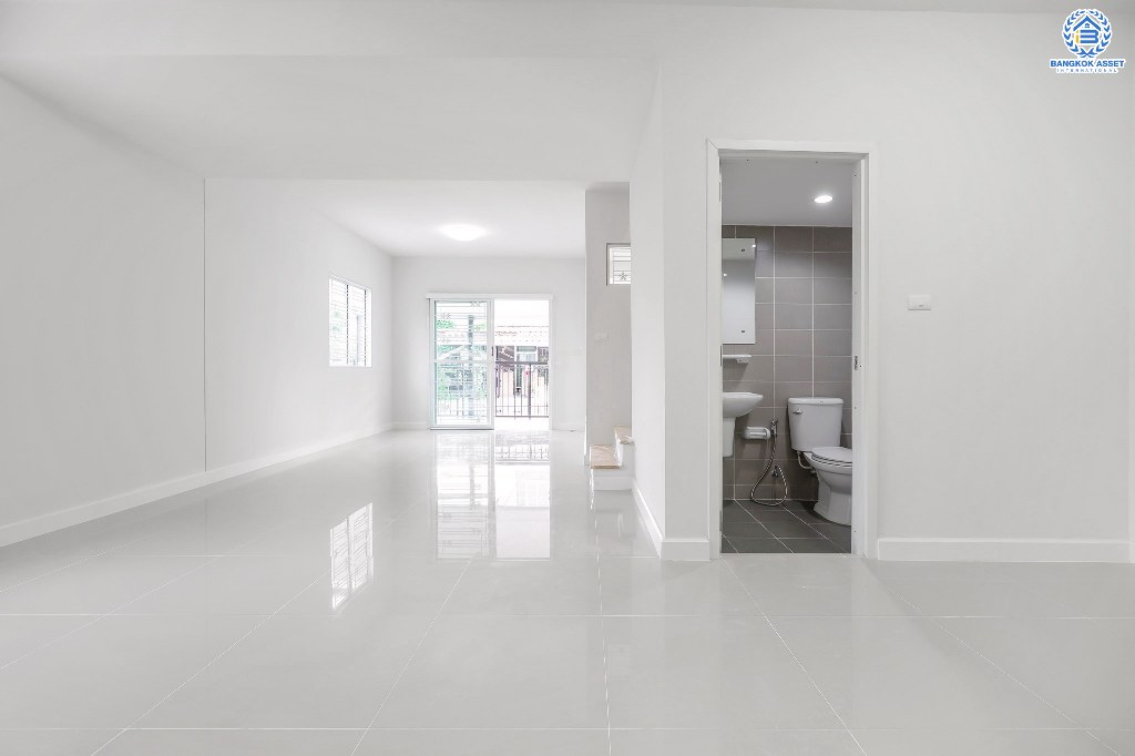 บ้านมือสองตกแต่งใหม่ ห้องมุม! ม.พฤกษาวิลล์63/1 นครอินทร์-พระราม5 สุดคุ้ม! กับบ้านพร้อมอยู่ เนื้อที่ 25.2 ตร.ว. ฟังก์ชั่น 3 ห้องนอน 2 ห้องน้ำ ครบครันทั้งครัว และโรงรถ บนทำเลโซนเมือง! เดินทางสะดวก เข้า-ออกทาง ซอยวัดสังฆทาน ใกล้สะพานพระราม5 และรถไฟฟ้าสถานี "แยกติวานนท์"...