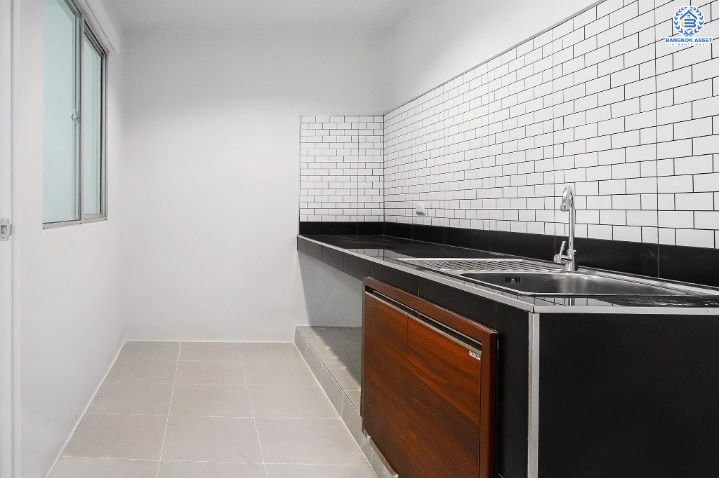 บ้านมือสองตกแต่งใหม่ ห้องมุม! ม.พฤกษาวิลล์63/1 นครอินทร์-พระราม5 สุดคุ้ม! กับบ้านพร้อมอยู่ เนื้อที่ 25.2 ตร.ว. ฟังก์ชั่น 3 ห้องนอน 2 ห้องน้ำ ครบครันทั้งครัว และโรงรถ บนทำเลโซนเมือง! เดินทางสะดวก เข้า-ออกทาง ซอยวัดสังฆทาน ใกล้สะพานพระราม5 และรถไฟฟ้าสถานี "แยกติวานนท์"...