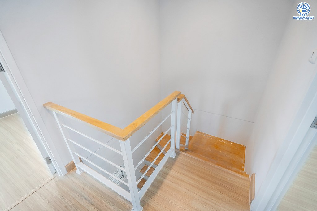 บ้านมือสองตกแต่งใหม่ ห้องมุม! ม.พฤกษาวิลล์63/1 นครอินทร์-พระราม5 สุดคุ้ม! กับบ้านพร้อมอยู่ เนื้อที่ 25.2 ตร.ว. ฟังก์ชั่น 3 ห้องนอน 2 ห้องน้ำ ครบครันทั้งครัว และโรงรถ บนทำเลโซนเมือง! เดินทางสะดวก เข้า-ออกทาง ซอยวัดสังฆทาน ใกล้สะพานพระราม5 และรถไฟฟ้าสถานี "แยกติวานนท์"...