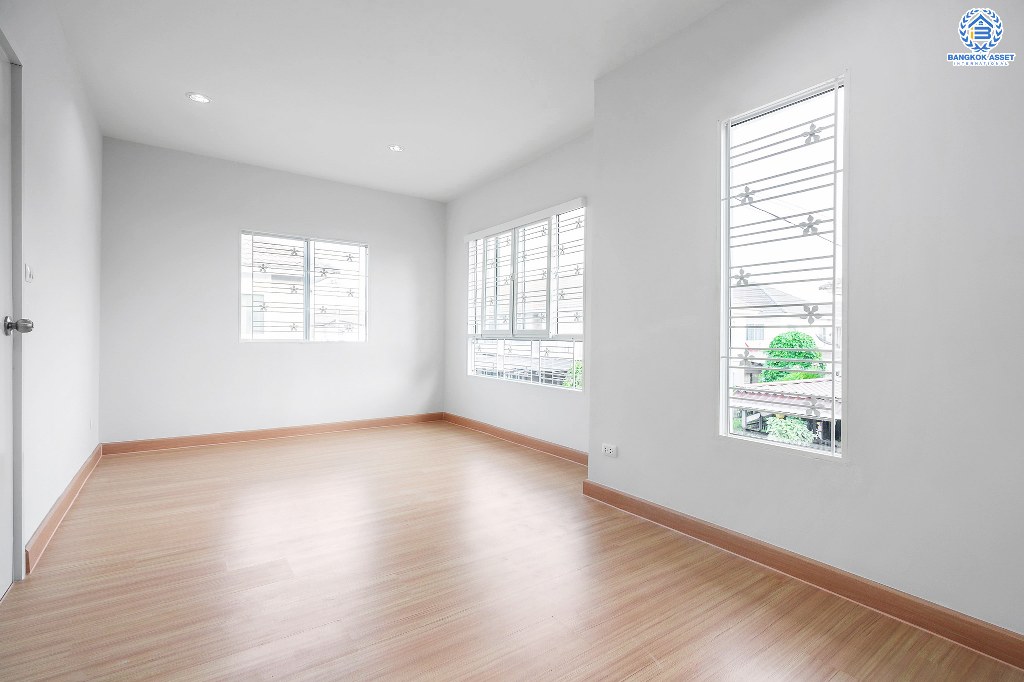 บ้านมือสองตกแต่งใหม่ ห้องมุม! ม.พฤกษาวิลล์63/1 นครอินทร์-พระราม5 สุดคุ้ม! กับบ้านพร้อมอยู่ เนื้อที่ 25.2 ตร.ว. ฟังก์ชั่น 3 ห้องนอน 2 ห้องน้ำ ครบครันทั้งครัว และโรงรถ บนทำเลโซนเมือง! เดินทางสะดวก เข้า-ออกทาง ซอยวัดสังฆทาน ใกล้สะพานพระราม5 และรถไฟฟ้าสถานี "แยกติวานนท์"...