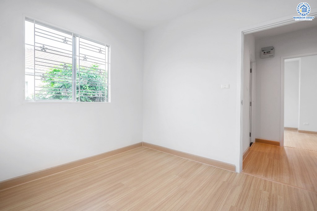 บ้านมือสองตกแต่งใหม่ ห้องมุม! ม.พฤกษาวิลล์63/1 นครอินทร์-พระราม5 สุดคุ้ม! กับบ้านพร้อมอยู่ เนื้อที่ 25.2 ตร.ว. ฟังก์ชั่น 3 ห้องนอน 2 ห้องน้ำ ครบครันทั้งครัว และโรงรถ บนทำเลโซนเมือง! เดินทางสะดวก เข้า-ออกทาง ซอยวัดสังฆทาน ใกล้สะพานพระราม5 และรถไฟฟ้าสถานี "แยกติวานนท์"...