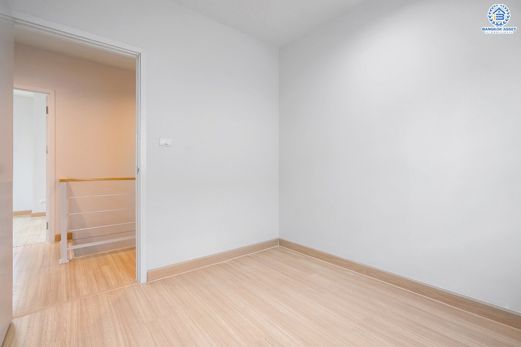 บ้านมือสองตกแต่งใหม่ ห้องมุม! ม.พฤกษาวิลล์63/1 นครอินทร์-พระราม5 สุดคุ้ม! กับบ้านพร้อมอยู่ เนื้อที่ 25.2 ตร.ว. ฟังก์ชั่น 3 ห้องนอน 2 ห้องน้ำ ครบครันทั้งครัว และโรงรถ บนทำเลโซนเมือง! เดินทางสะดวก เข้า-ออกทาง ซอยวัดสังฆทาน ใกล้สะพานพระราม5 และรถไฟฟ้าสถานี "แยกติวานนท์"...