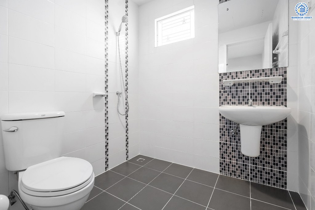 บ้านมือสองตกแต่งใหม่ ห้องมุม! ม.พฤกษาวิลล์63/1 นครอินทร์-พระราม5 สุดคุ้ม! กับบ้านพร้อมอยู่ เนื้อที่ 25.2 ตร.ว. ฟังก์ชั่น 3 ห้องนอน 2 ห้องน้ำ ครบครันทั้งครัว และโรงรถ บนทำเลโซนเมือง! เดินทางสะดวก เข้า-ออกทาง ซอยวัดสังฆทาน ใกล้สะพานพระราม5 และรถไฟฟ้าสถานี "แยกติวานนท์"...