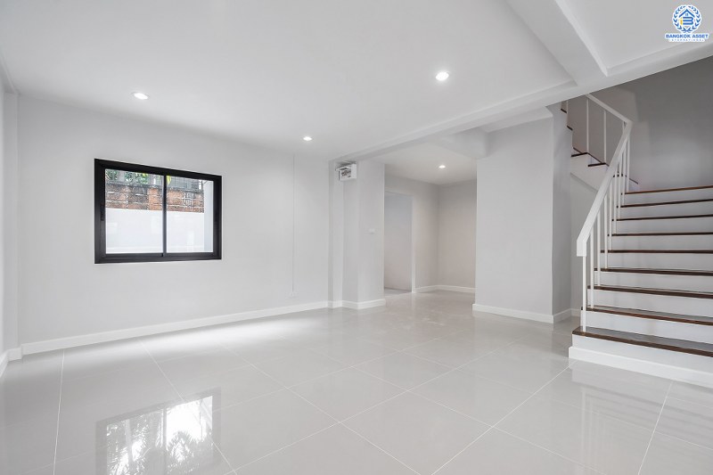 บ้านมือสองตกแต่งใหม่ ทำเลย่านเกษตร-นวมินทร์  ม.บ้านธันยกานต์ คุ้มค่า! พร้อมอยู่! เนื้อที่ 26.7 ตร.ว. ฟังก์ชั่นครบ! 4 ห้องนอน 3 ห้องน้ำ พื้นที่ใช้สอยมากกว่า 200 ตร.ม. บนทำเลคุณภาพ! ใจกลางห้างฯชั้นนำทั้ง The Walk เกษตรนวมินทร์, นวมินทร์ ซิตี้ อเวนิว , CDC ฯลฯ ใกล้จุดขึ้นทางด่วน "ฉลองรัช"